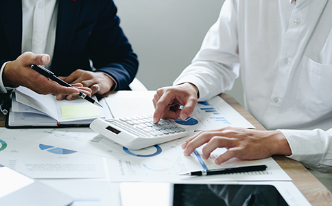 ?？谧?cè)餐飲公司所需材料